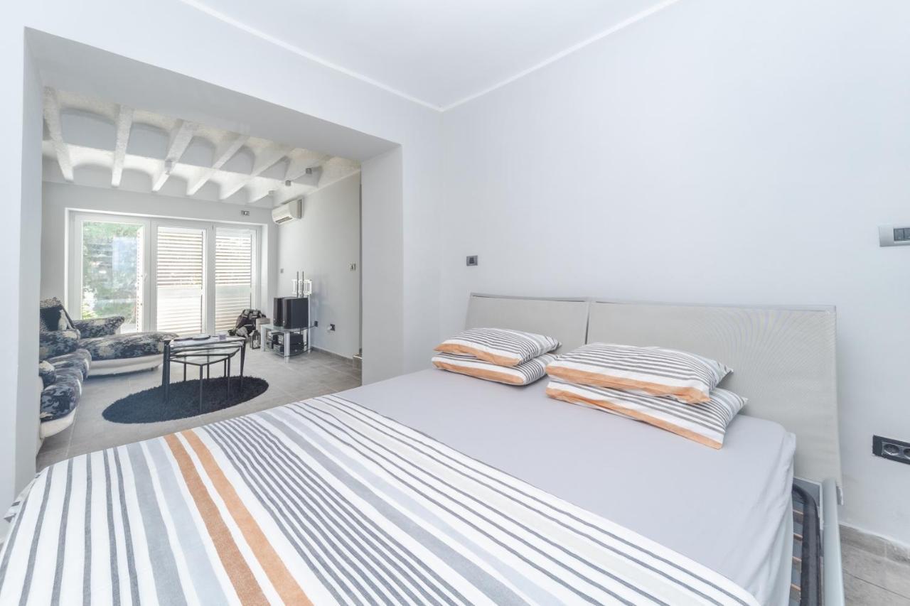 Apartment Mediteranska Street